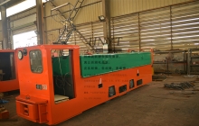 貴州架線式蓄電池復(fù)式能源電機(jī)車現(xiàn)場視頻