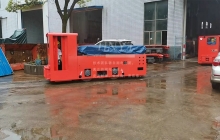 貴州怎么減少8噸井下湘潭電機車脫軌的概率？