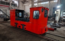 貴州變頻調(diào)速5噸蓄電池湘潭電機(jī)車(chē)裝車(chē)發(fā)貨