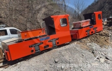 貴州一批5噸湘潭鋰電池電機(jī)車(chē)抵達(dá)礦山現(xiàn)場(chǎng)