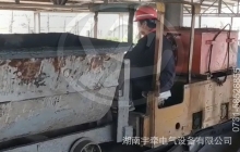 礦用防爆電機(jī)車行駛時突然搖晃是什么原因？