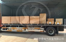 貴州一批礦用湘潭電機(jī)車(chē)配件裝車(chē)發(fā)往海外