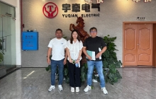 炎炎夏日，國外客戶上門采購遠(yuǎn)程遙控型5噸鋰電池電機(jī)車