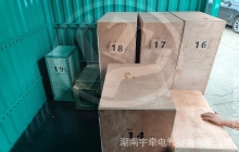 國外客戶采購的湘潭井下電機(jī)車配件裝車發(fā)貨